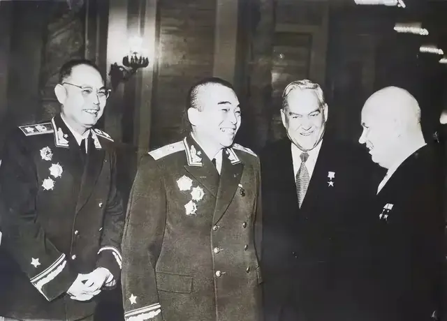 他是彭老总的同班战友，55年授中将，身居高位但从不为子孙谋私利