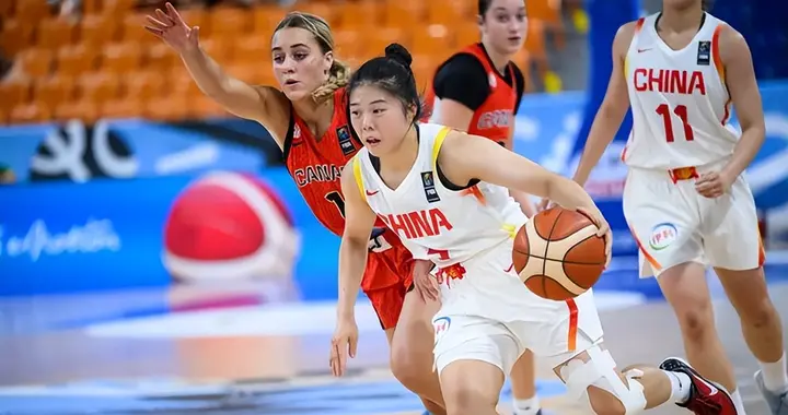 自己制造困难！中国U17女篮落后13分，刘旸“变阵”难卸责