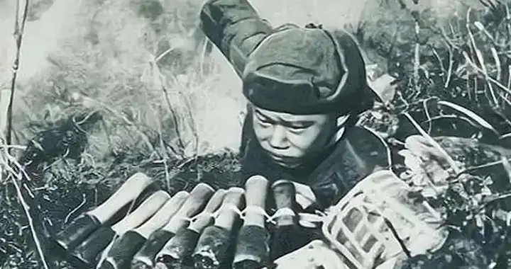 19岁志愿军战士解手回来，发现战友全撤了，美军此时却冲了上来！