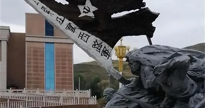 此人杀害4名红军军级将领，解放时可抓正法，为何发护照让他出境