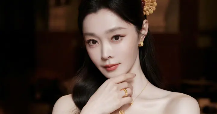 宋轶｜新中式美学，半扎长发温婉动人，黑色丝绒抹胸东方韵味满满