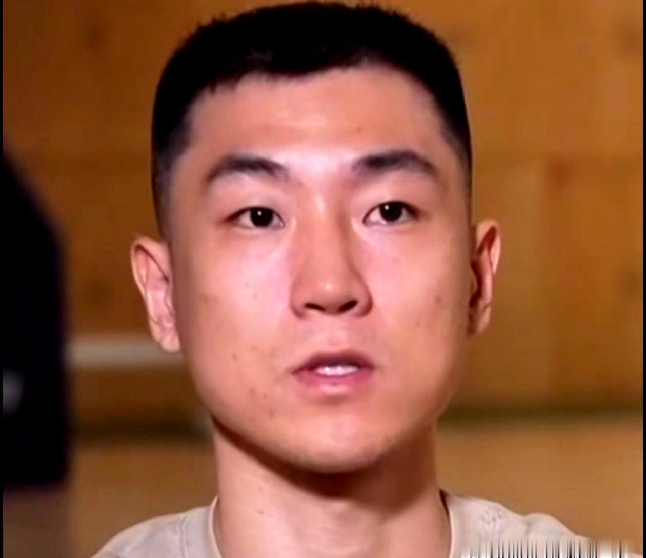 辽宁男篮居然签下了山东队的“刺头”大外援克里斯，这消息一出来，直接让不...