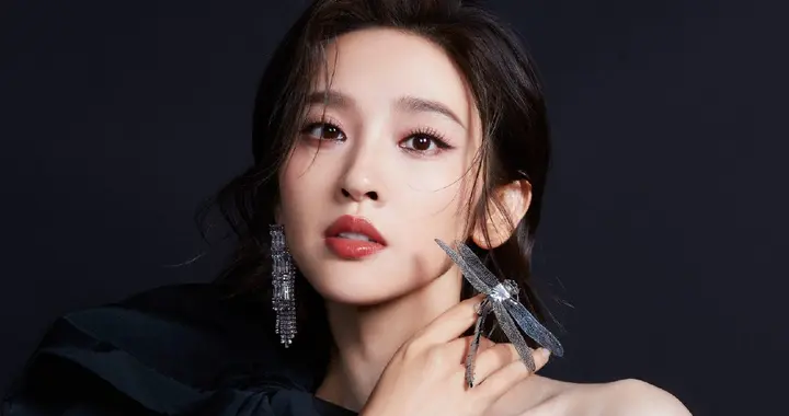 唐艺昕黑色高开叉礼服