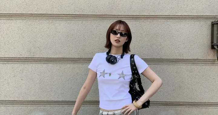 短裤 + 运动鞋这样搭，清爽又显高，普通人也能穿出时髦感