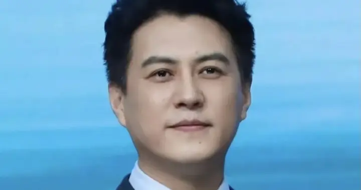 8000万请他上综艺，他眼皮都没抬一下。靳东到底图啥