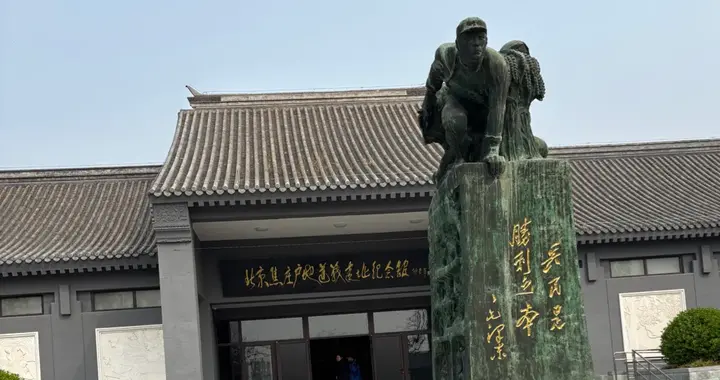 这不仅仅是一条通道，更是一座凝聚了无穷智慧的地下迷宫。