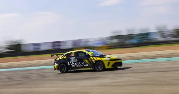 RC模型车开进草原，领克03+ TCR迷你RC模型车点燃LPCC六周年赛道夜