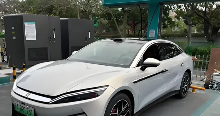 比亚迪“骨骼重组”：入门车迎来史诗级加强，买电车务必要等等了