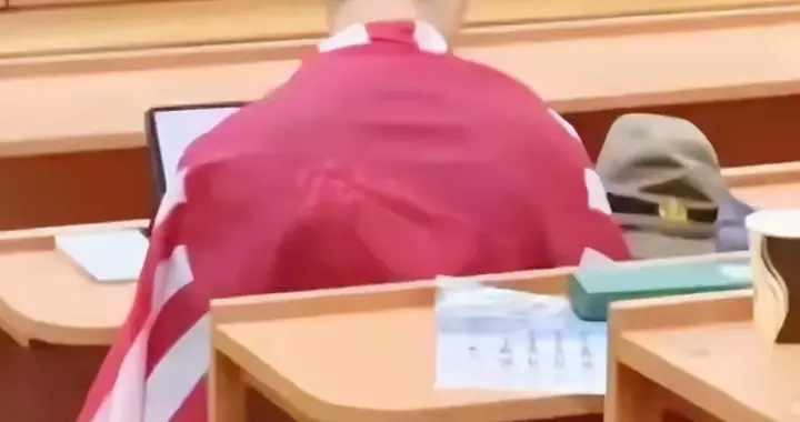长期冒充日本身份造假！这名留学生摊上大事了，遣返开除一个不少