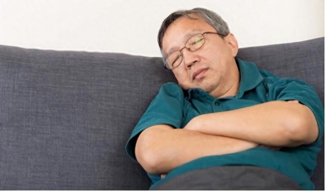 午睡可能影响寿命！再次提醒：过了50岁后，牢记午睡“三不要”