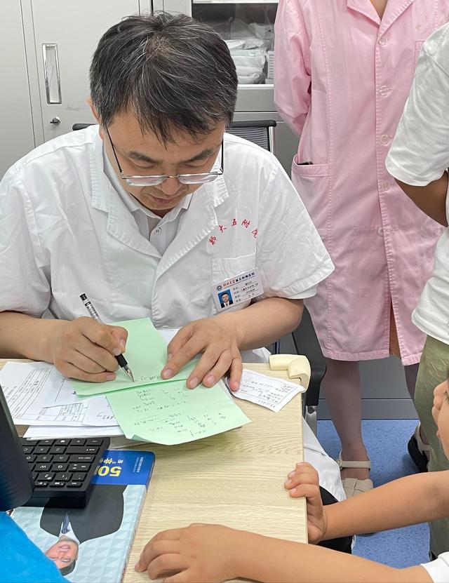 改掉1个坏习惯，4岁男孩一年自然长高9公分，能劝一个是一个！