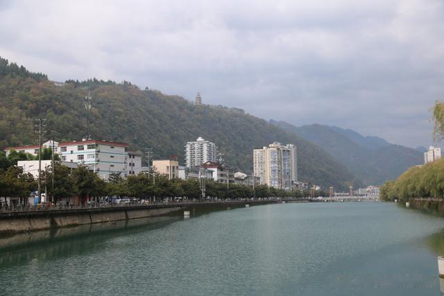 解锁大巴山深处神秘小城！一脚踏陕川两省，古“荔枝道”途经