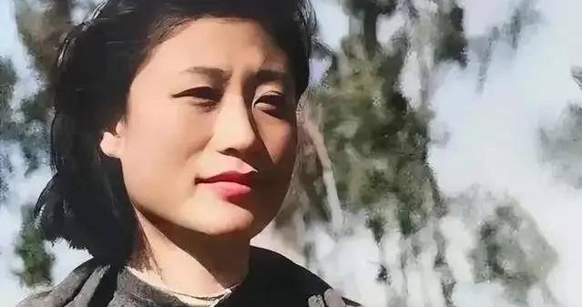 新四军第一美女李又兰有多美？年轻时留影清秀高雅，后成上将夫人
