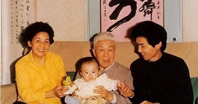 83年前妻陈碧莲想要复合，郑洞国婉拒：我的工资，还不够她花10天