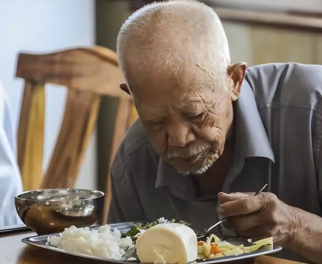 寿命长不长,牙齿先知？60岁后,掉牙多的人活得久?告诉你答案