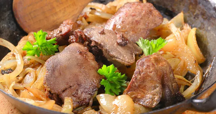 听一句劝：高血压不想脑梗，这4种食物要少碰，再馋也要忍住