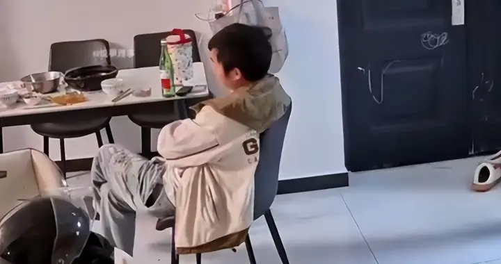 妻子晕倒丈夫冷眼旁观后续：已离婚，带走4个娃，大女儿处境堪忧