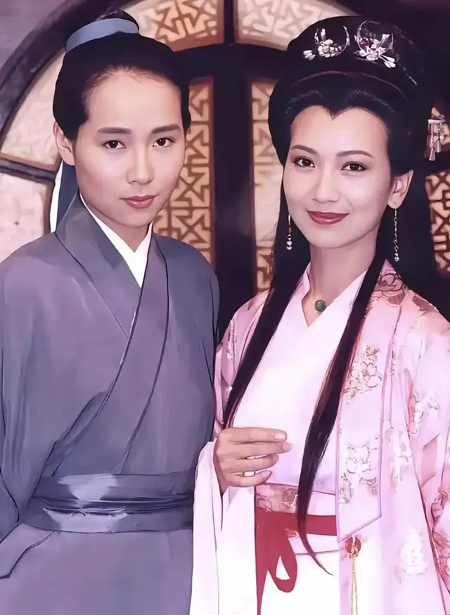 赵雅芝直播被骂，叶童退出巡演：经典角色是光环还是枷锁？