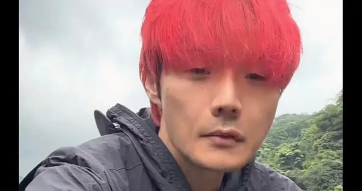 笑疯了！李荣浩直播钓鱼手机滑入水中，刚立flag就光速翻车！