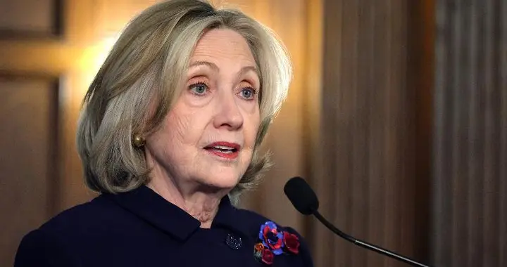 火力全开！希拉里当庭炮轰：没坐过爱泼斯坦飞机，要查就查特朗普