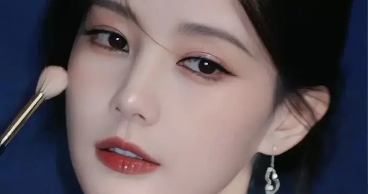 明星高清写真鉴赏｜李一桐，又纯又娇的女子！