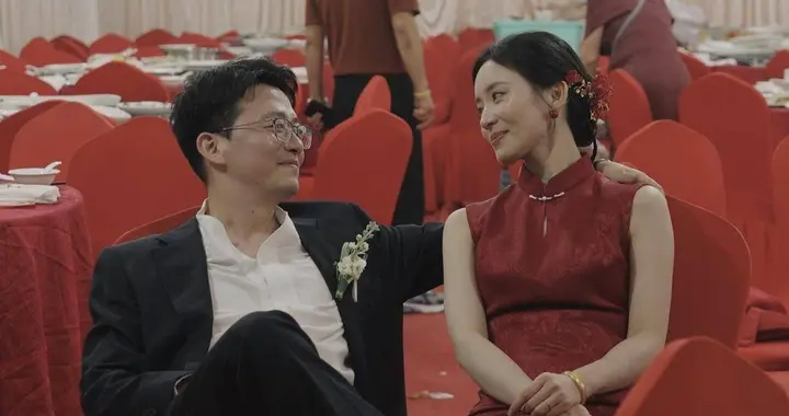 喧嚣散尽，一眼万年：启东新人对视为何戳中全网