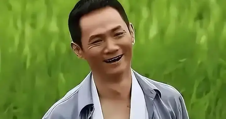 15年前，在爱妻葬礼上哭到昏厥发誓永不续弦的果靖霖，如今怎样了