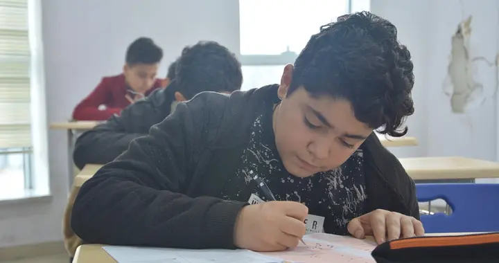 心理咨询师常军说，高中混下来就行，中年老母亲成功被安慰到了