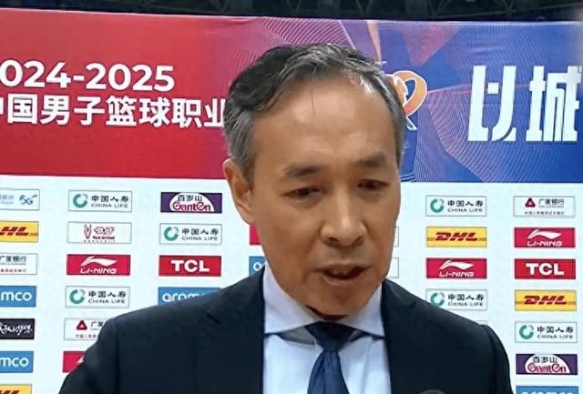 有趣！之前装死，季后赛爆发，4战轰43分50板，京蜜：真的没想到