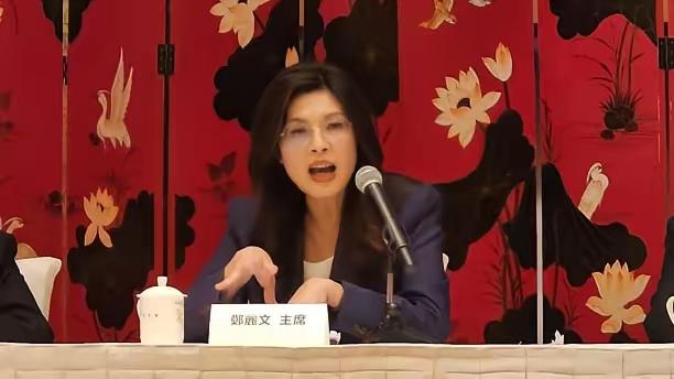 花中闲逸赏花：郑丽文最近开了场中外记者会