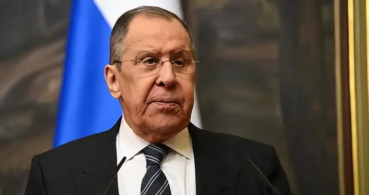 拉夫罗夫突然发出警告，美国前所未有的举动，不只是冲着中国来的