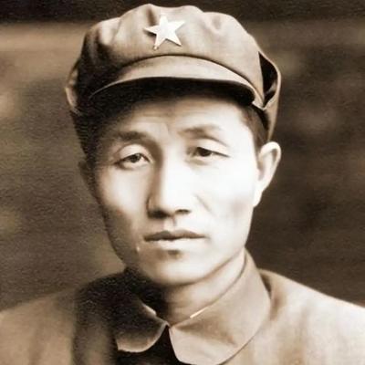 青禾：红军时期，他担任过红25军的军长和