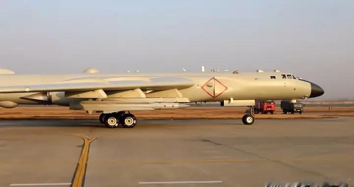 解放军轰6K挂弹战巡台海，美媒：美国航母若敢干涉，注定有来无回