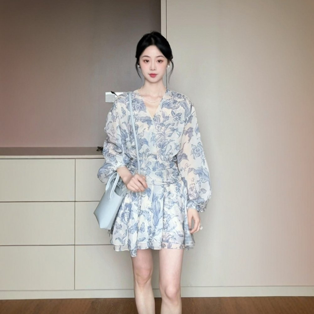 碎花V领连衣裙独特漂亮短裙收腰显瘦裙子