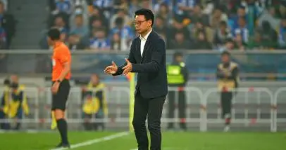 吴金贵拍桌娄世芳妥协！申花德比惨败后放走核心是败笔