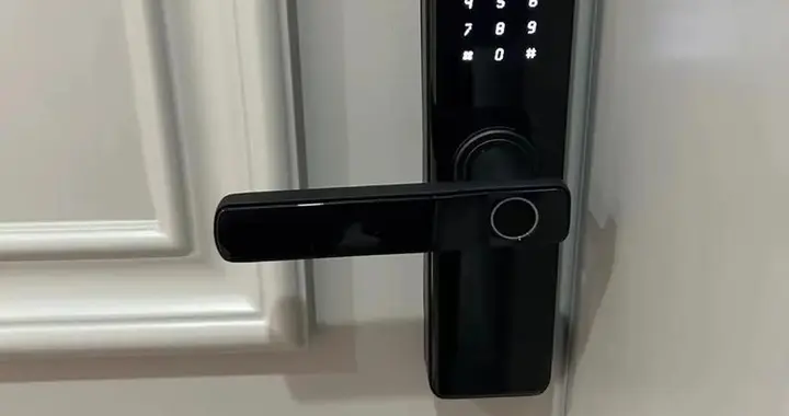 智能锁真在退出中国家庭？开锁师傅拆穿3大谎言，别再被坑了
