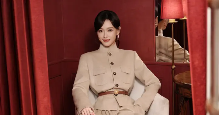 唐嫣今日份营业美照，气质端庄优雅高贵