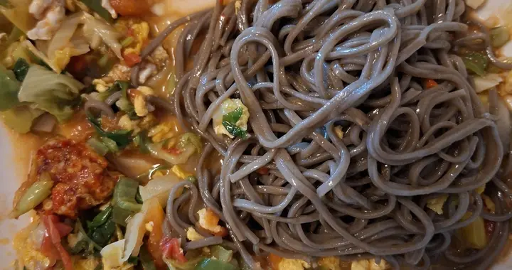 老爷子的血糖终于降下来了，没有吃药，就是吃了简单几样食物