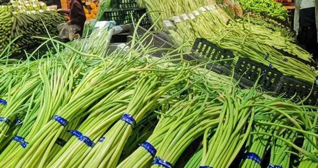 蔬菜遇冷卖不动？这3种菜便宜也没人买，摊主：现在人太懂行