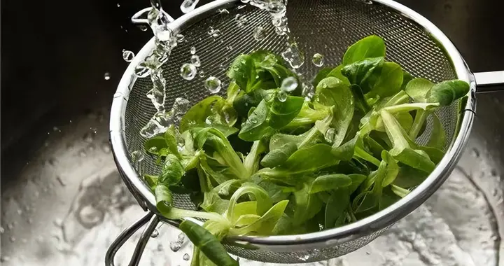 不焯水吃就等于“服毒”？为了家人健康，这几种菜再懒也要焯下水