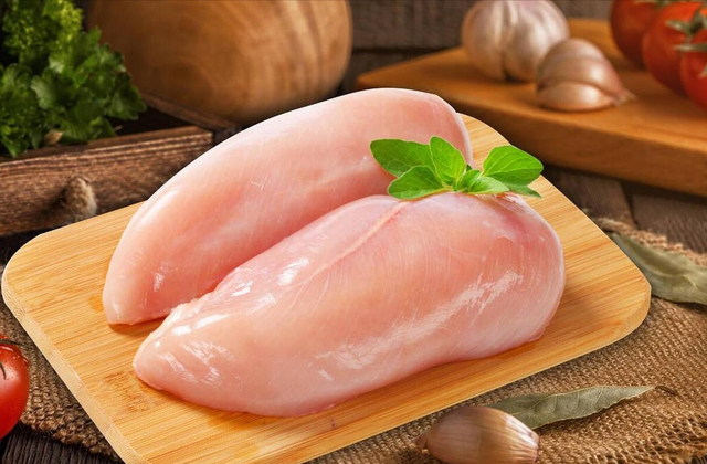 同样是禽肉，为什么鸡胸肉深受减肥人群喜爱，而鸭胸肉却很少见？