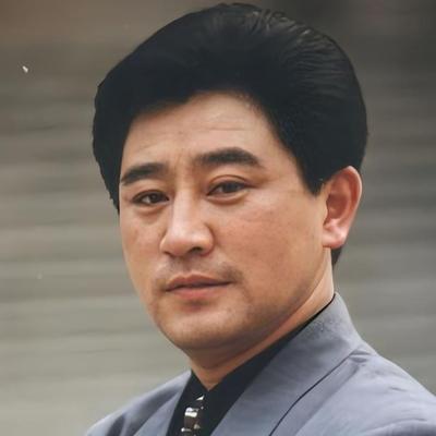 用户远方来：他是央视金牌主持人，57岁才