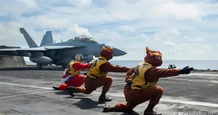 美军派出战略轰炸机，给高市撑场子？解放军出手，在黄海划下禁区