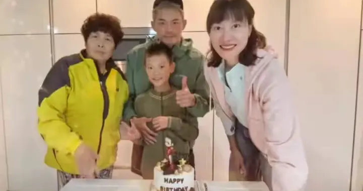 林丹在西班牙为儿子庆生！谢杏芳老了许多，住独栋大别墅却吃红薯