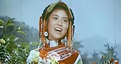 65年前，这部少数民族题材影片上映，她与杨丽坤、黄婉秋并列走红