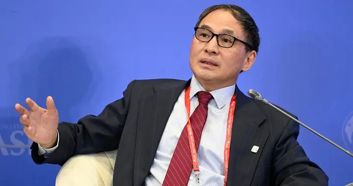 香港教授提醒国人，中美相争骄兵必败，给美国衰弱论泼了盆冷水
