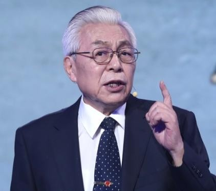 为什么都争着登月呢？就这么说吧，要是中国能在月球上架激光武器，只需要1...