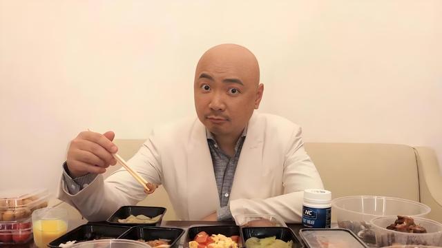 虞豆：2018年，徐峥晒深夜吃宵夜的一张