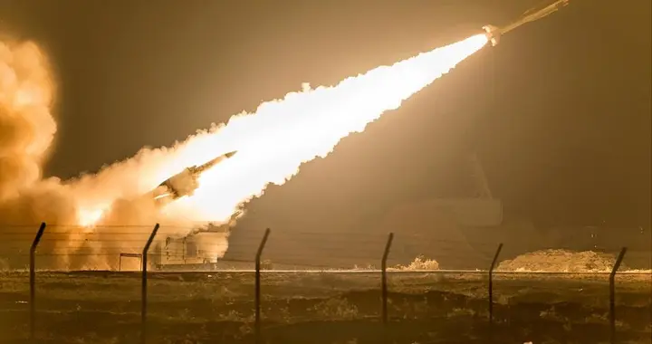 喜提美大礼后，高市早苗还没来得及高兴，朝鲜就砸去了十余枚导弹