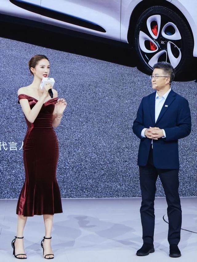金晨亲手交付“超级爆品”，广州车展百人喜提智己LS6